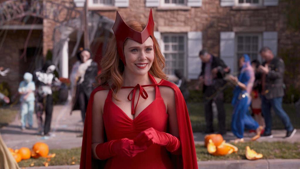 Wanda Maximoff con un costume da Halloween da Scarlet Witch